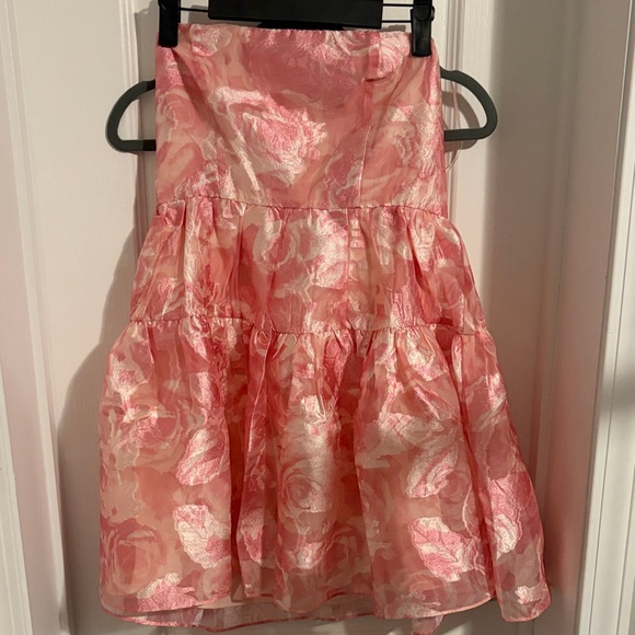 Sweet Pot the label Dresses & Skirts - Sweet Pot the label size 6 strap less dress